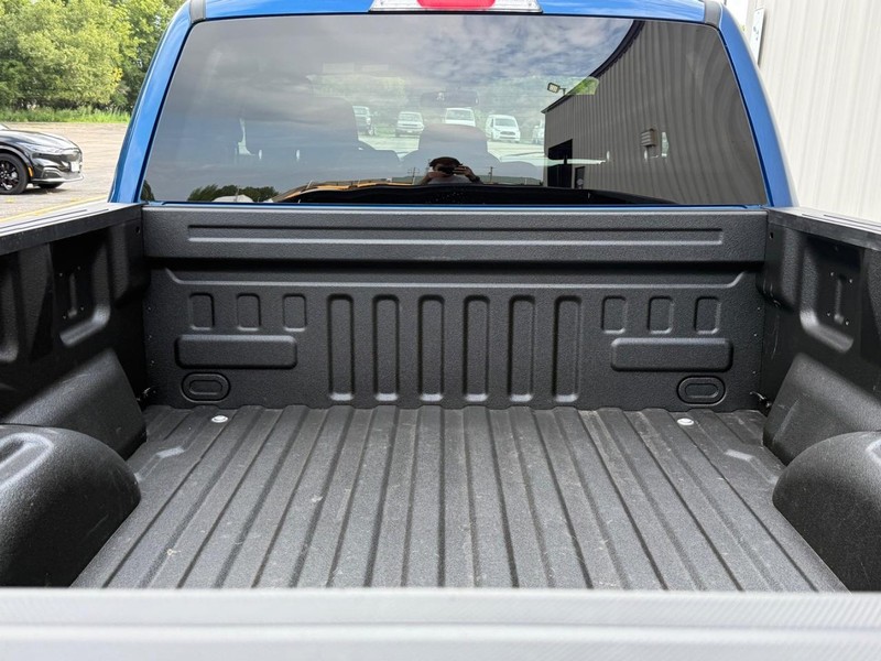 Ford F-150 Vehicle Full-screen Gallery Image 5