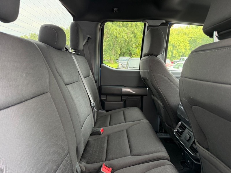 Ford F-150 Vehicle Full-screen Gallery Image 9