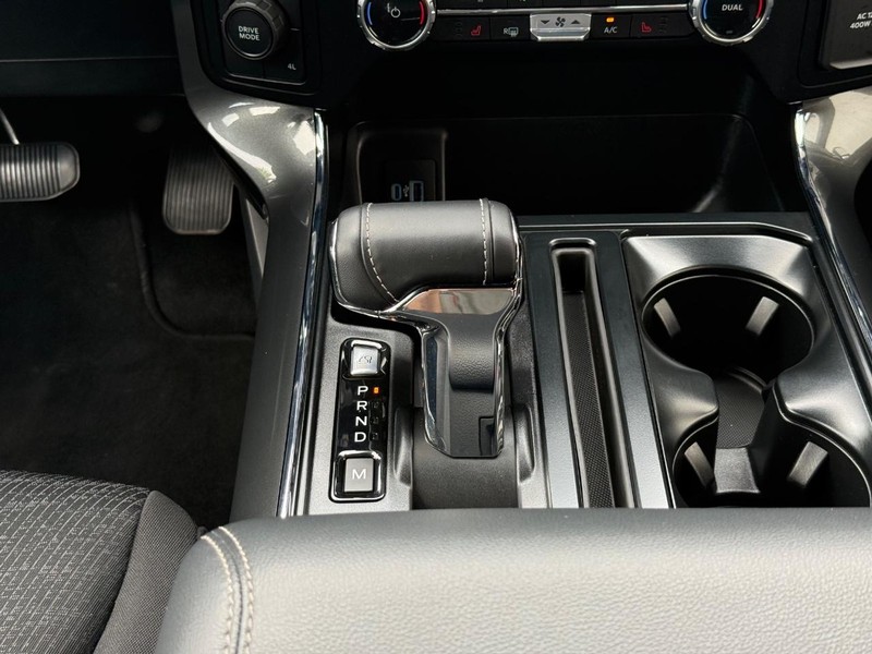 Ford F-150 Vehicle Full-screen Gallery Image 12