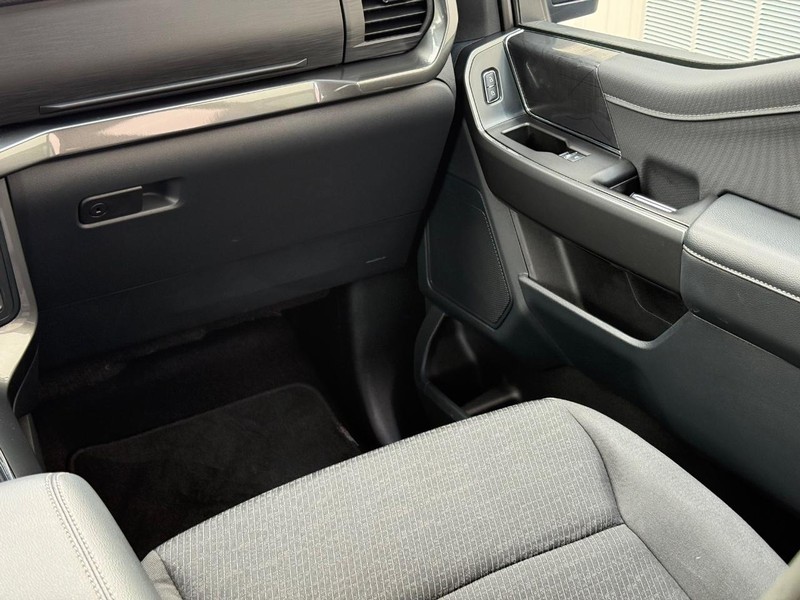Ford F-150 Vehicle Full-screen Gallery Image 14