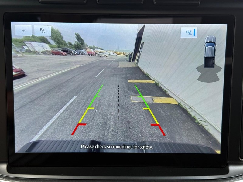 Ford F-150 Vehicle Full-screen Gallery Image 18