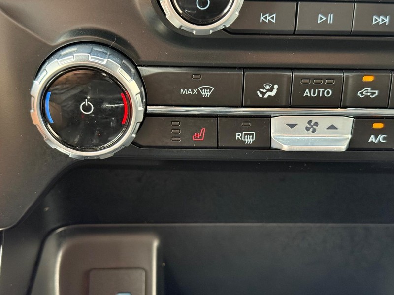 Ford F-150 Vehicle Full-screen Gallery Image 19