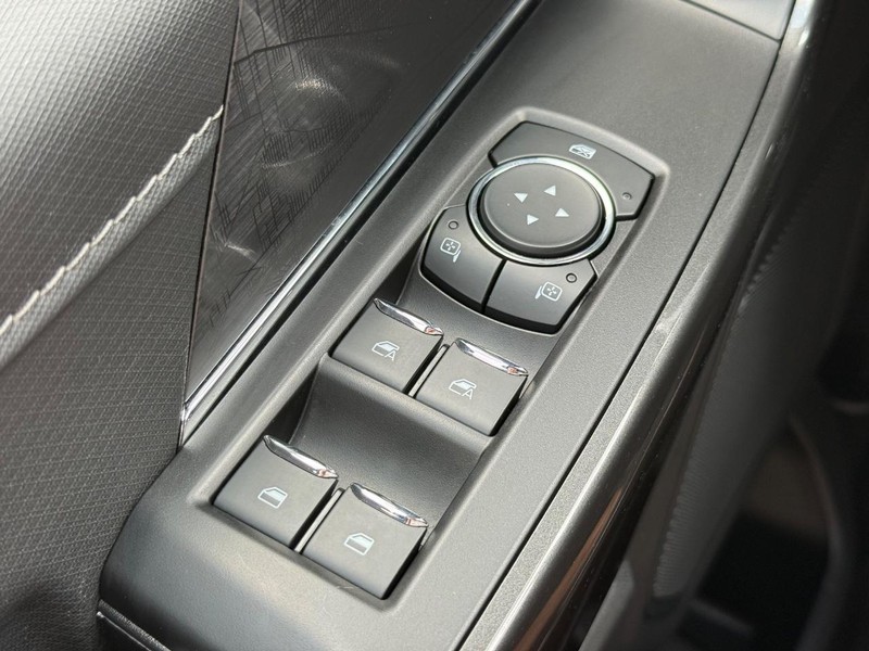 Ford F-150 Vehicle Full-screen Gallery Image 20