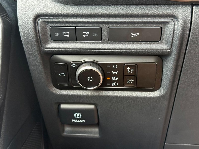 Ford F-150 Vehicle Full-screen Gallery Image 21