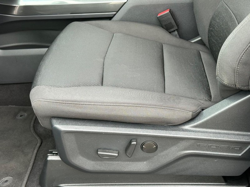 Ford F-150 Vehicle Full-screen Gallery Image 22