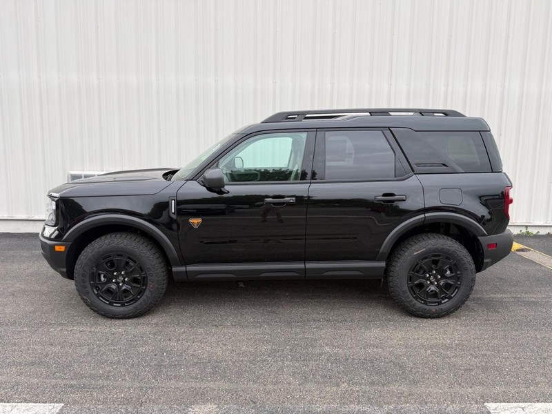 Ford Bronco Sport Vehicle Full-screen Gallery Image 2