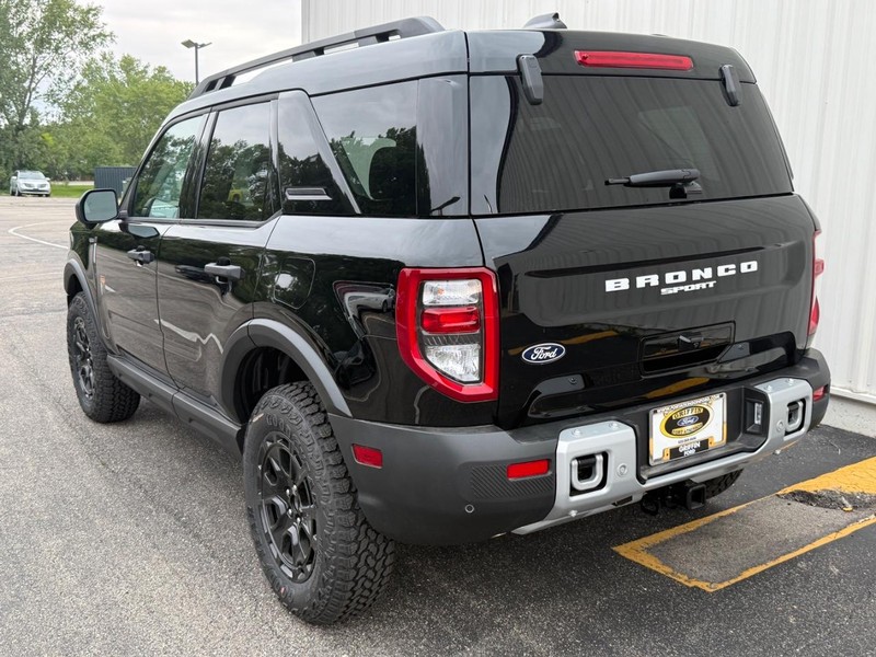 Ford Bronco Sport Vehicle Full-screen Gallery Image 3
