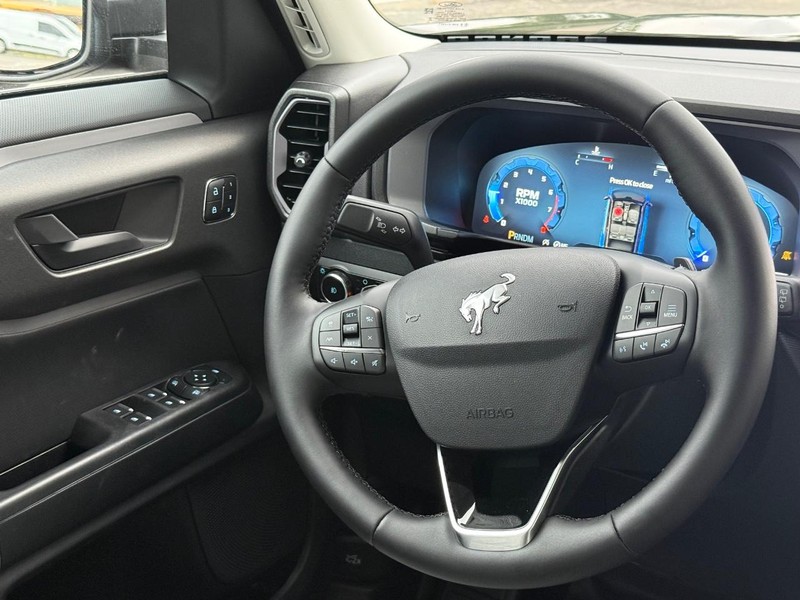 Ford Bronco Sport Vehicle Full-screen Gallery Image 9