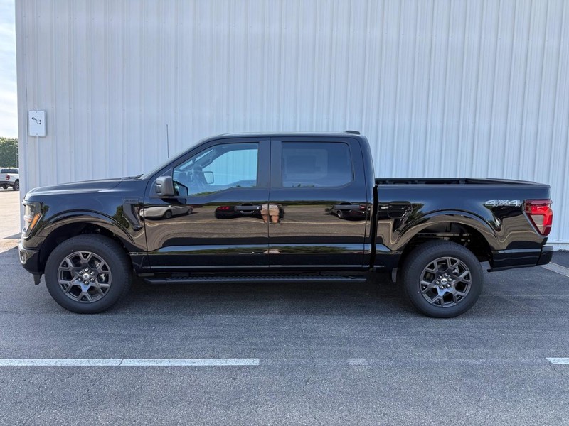 Ford F-150 Vehicle Full-screen Gallery Image 2