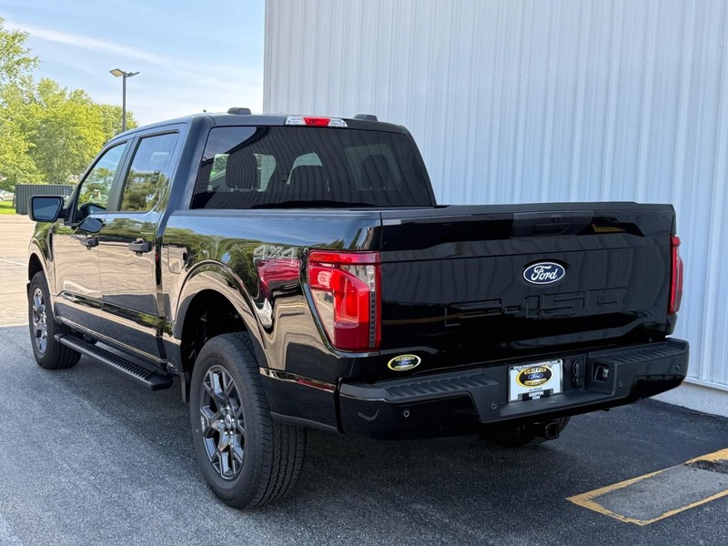 Ford F-150 Vehicle Full-screen Gallery Image 3