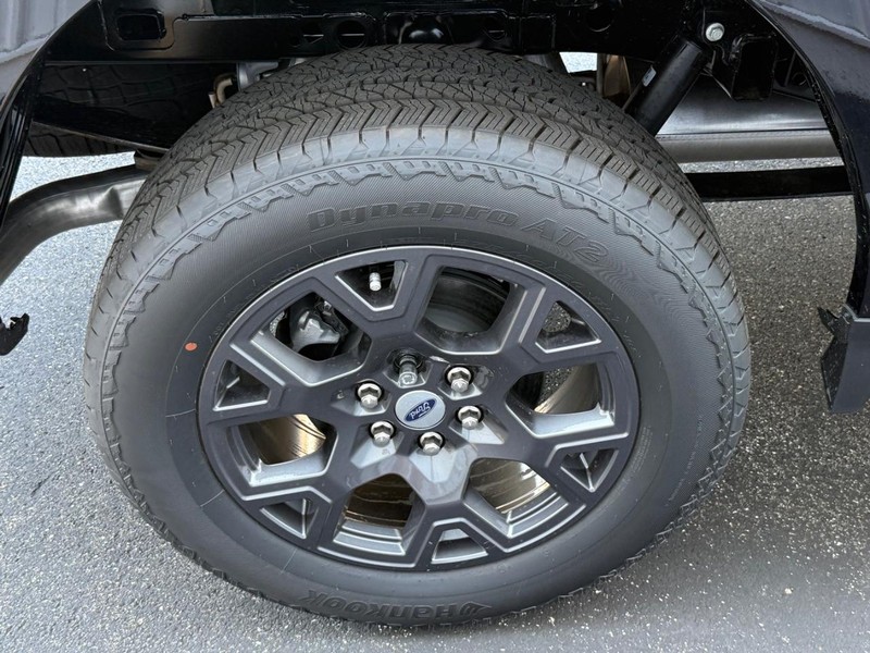 Ford F-150 Vehicle Full-screen Gallery Image 4