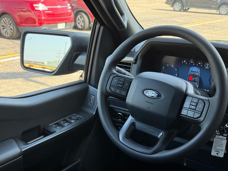 Ford F-150 Vehicle Full-screen Gallery Image 8