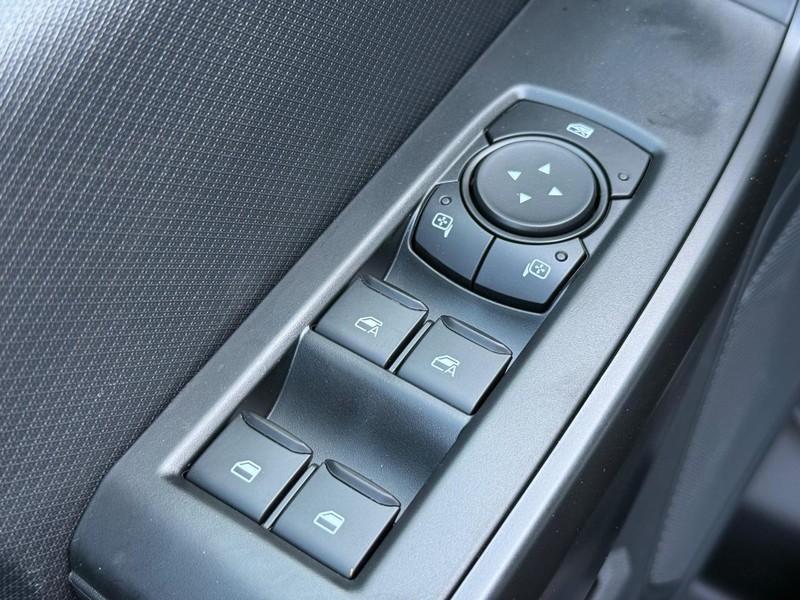 Ford F-150 Vehicle Full-screen Gallery Image 13