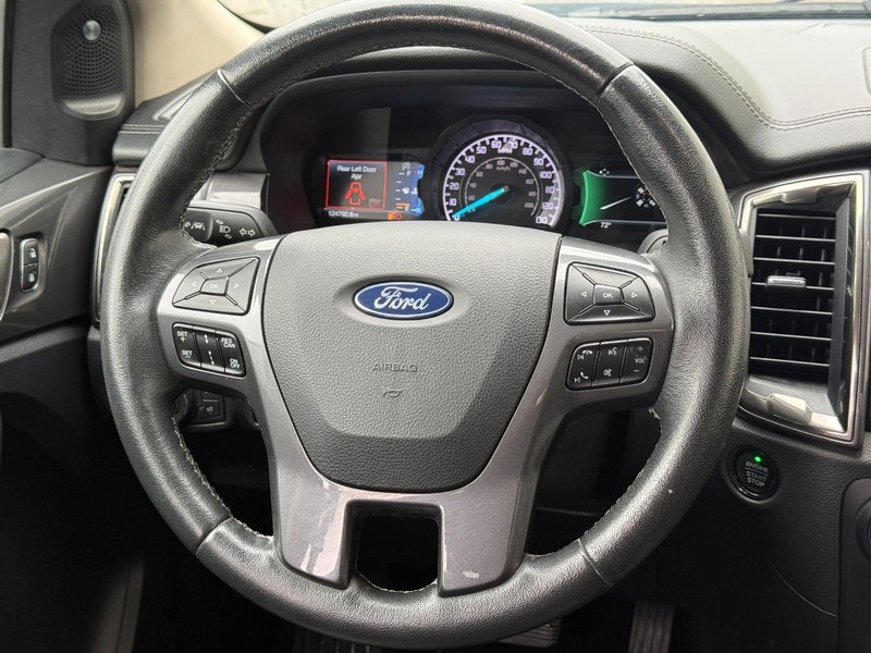 Ford Ranger Vehicle Full-screen Gallery Image 13