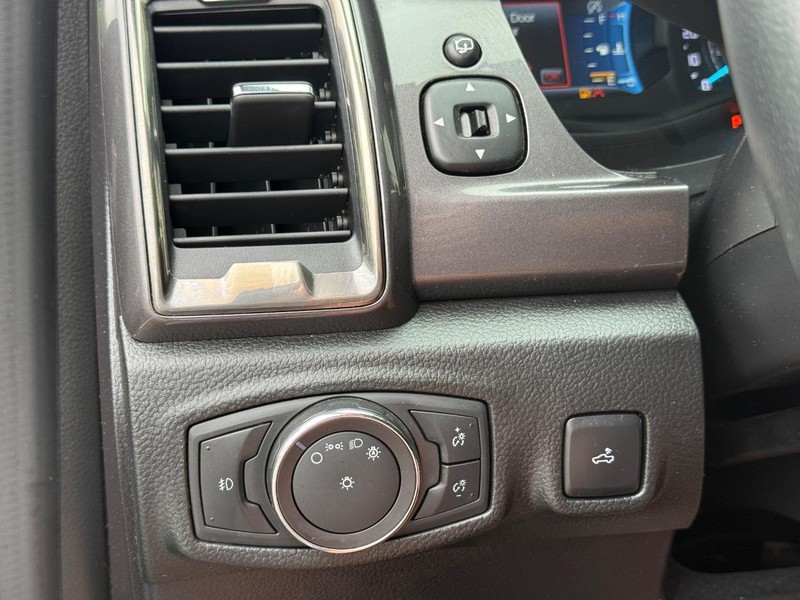 Ford Ranger Vehicle Full-screen Gallery Image 23
