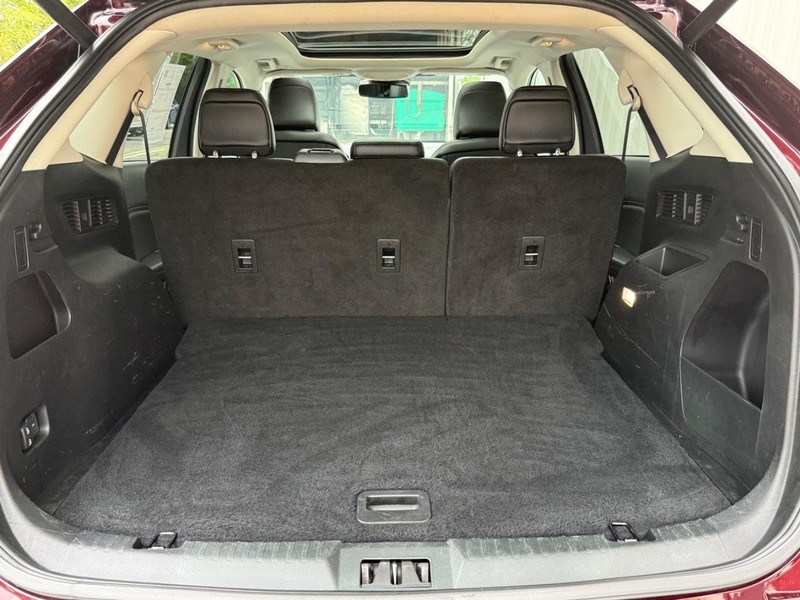 Ford Edge Vehicle Full-screen Gallery Image 5