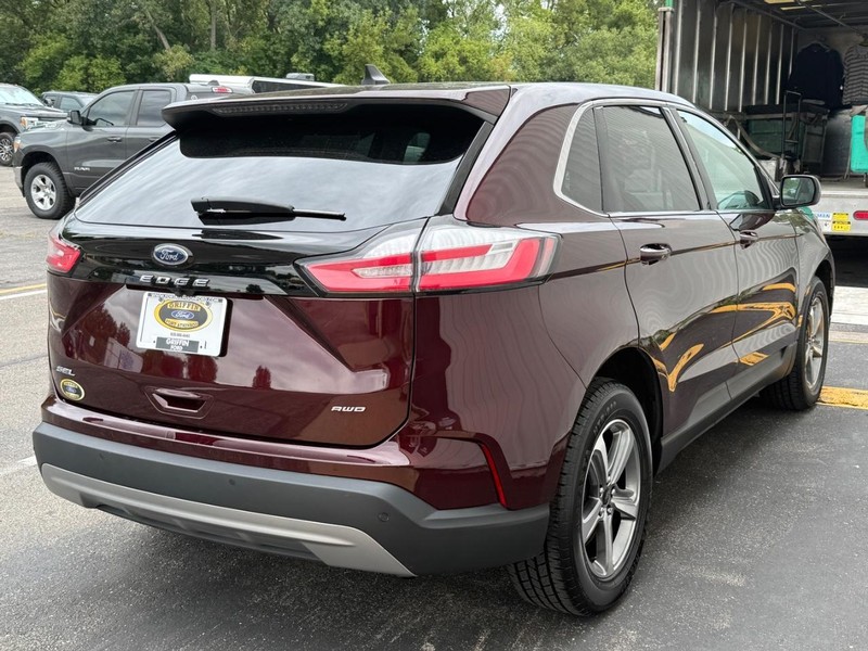 Ford Edge Vehicle Full-screen Gallery Image 6