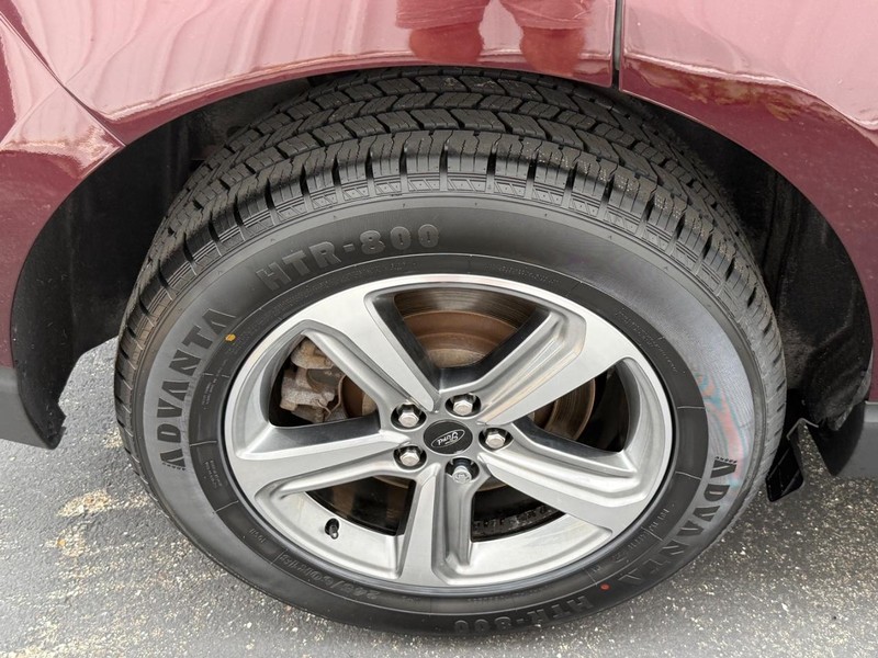 Ford Edge Vehicle Full-screen Gallery Image 7