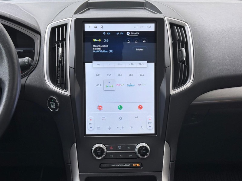 Ford Edge Vehicle Full-screen Gallery Image 11