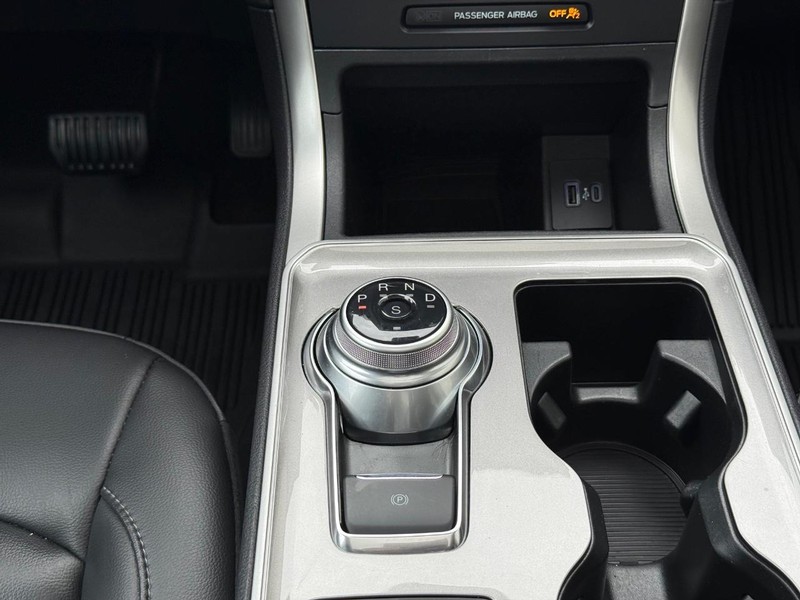 Ford Edge Vehicle Full-screen Gallery Image 12