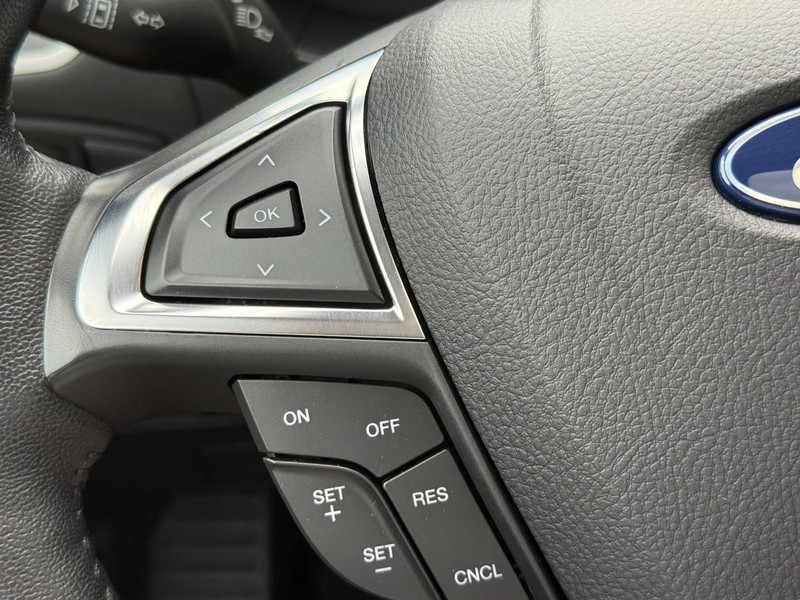 Ford Edge Vehicle Full-screen Gallery Image 15