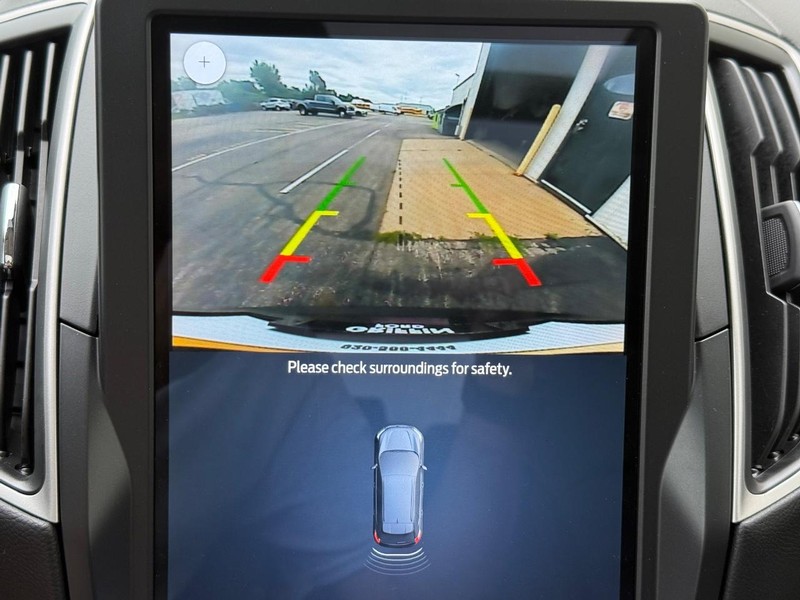 Ford Edge Vehicle Full-screen Gallery Image 18
