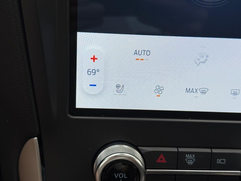 Ford Edge Vehicle Full-screen Gallery Image 19