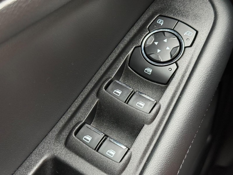 Ford Edge Vehicle Full-screen Gallery Image 20