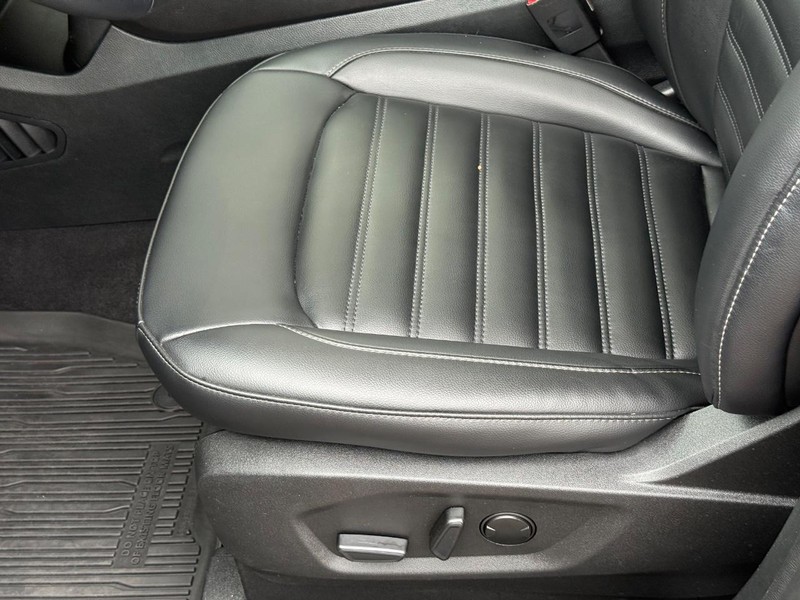Ford Edge Vehicle Full-screen Gallery Image 21