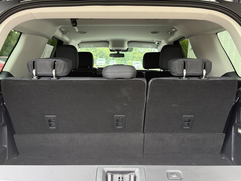 Ford Expedition Vehicle Full-screen Gallery Image 05
