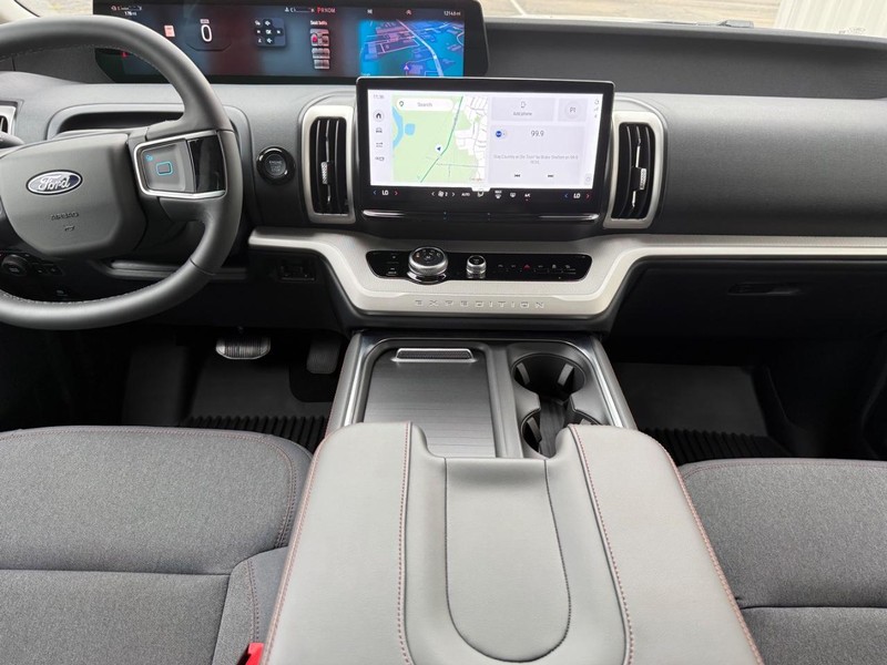 Ford Expedition Vehicle Full-screen Gallery Image 09
