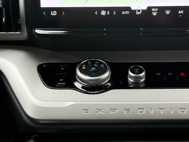Ford Expedition Vehicle Full-screen Gallery Image 11
