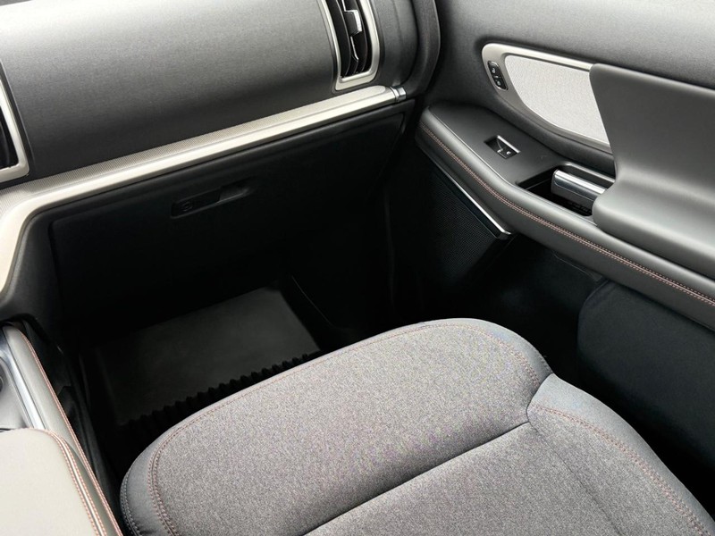 Ford Expedition Vehicle Full-screen Gallery Image 13