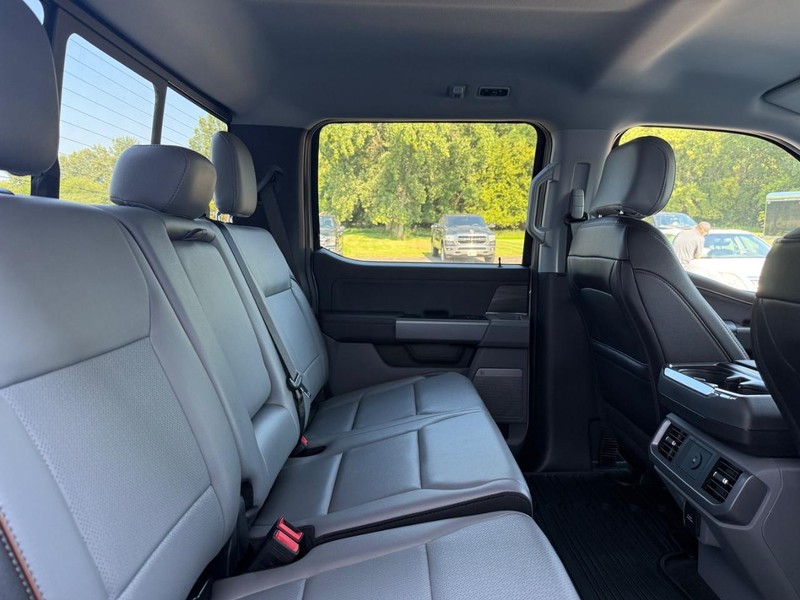 Ford F-150 Vehicle Full-screen Gallery Image 5