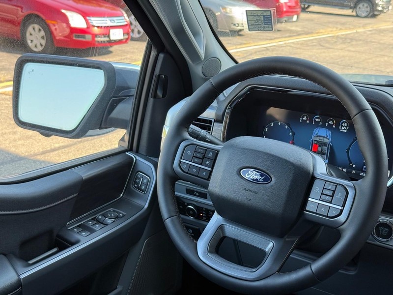 Ford F-150 Vehicle Full-screen Gallery Image 9