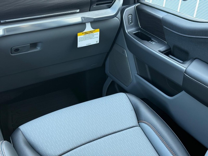 Ford F-150 Vehicle Full-screen Gallery Image 10