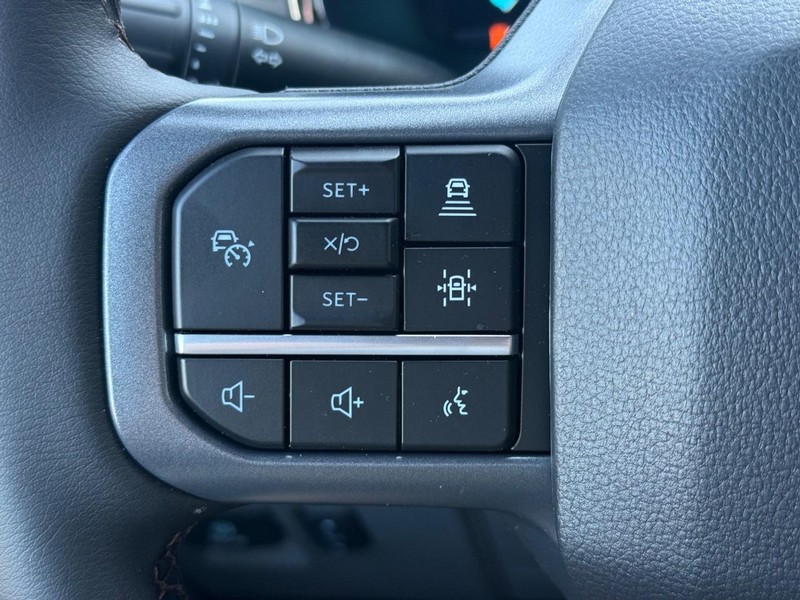 Ford F-150 Vehicle Full-screen Gallery Image 12