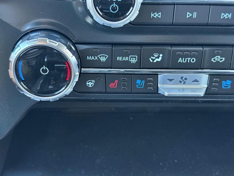 Ford F-150 Vehicle Full-screen Gallery Image 15