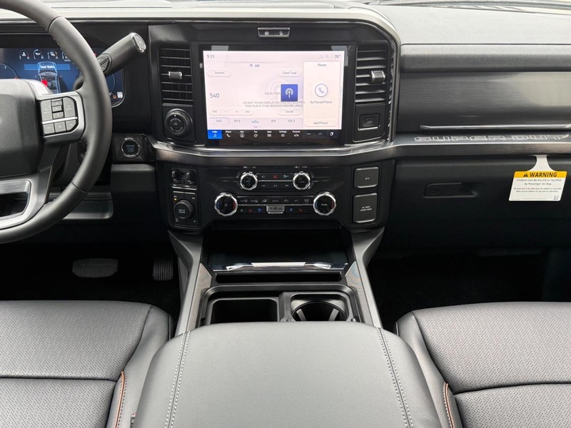 Ford Super Duty F-350 SRW Vehicle Full-screen Gallery Image 8