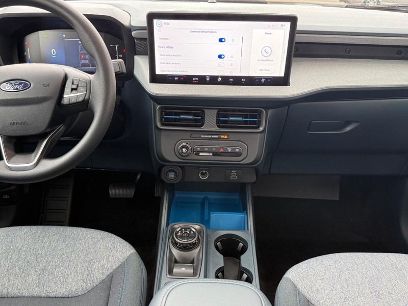 Ford Maverick Vehicle Full-screen Gallery Image 6