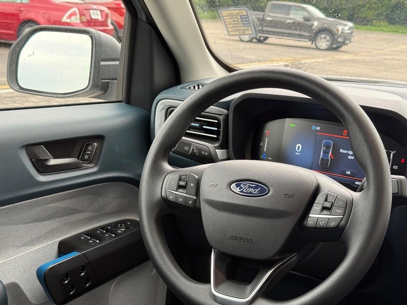 Ford Maverick Vehicle Full-screen Gallery Image 9