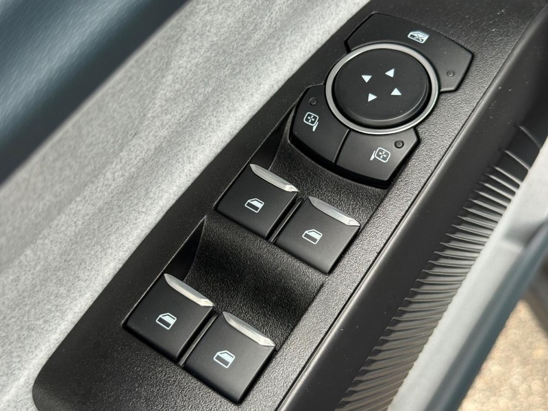 Ford Maverick Vehicle Full-screen Gallery Image 14