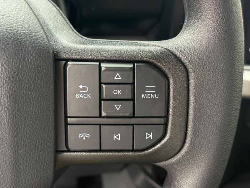 Ford Super Duty F-350 DRW Vehicle Full-screen Gallery Image 11