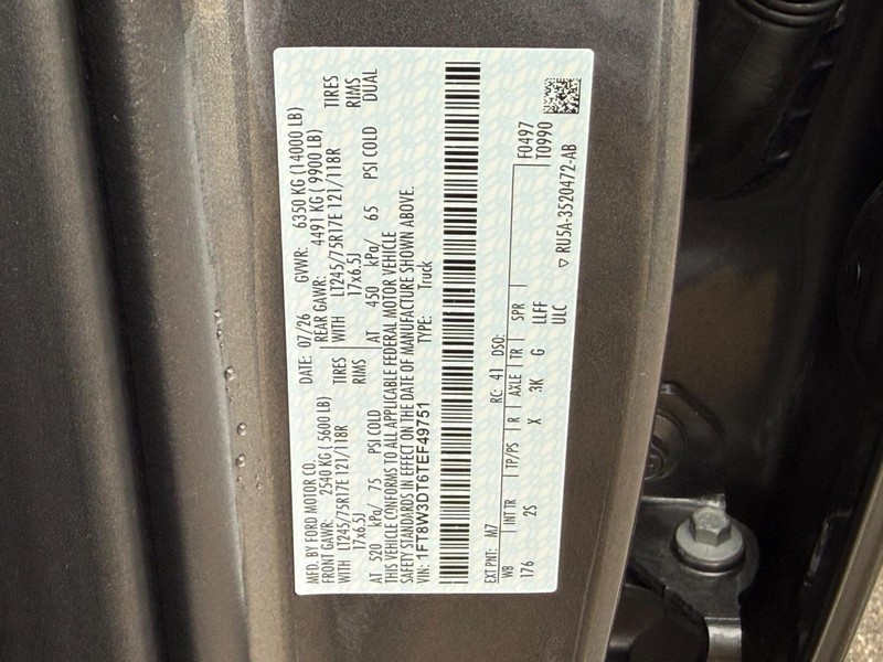 Ford Super Duty F-350 DRW Vehicle Full-screen Gallery Image 16