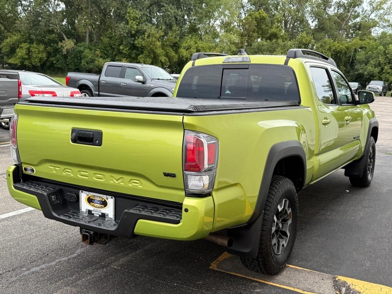 Toyota Tacoma 4WD Vehicle Full-screen Gallery Image 7