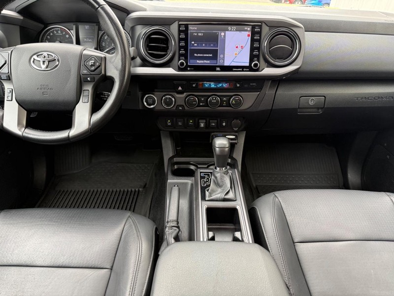 Toyota Tacoma 4WD Vehicle Full-screen Gallery Image 10