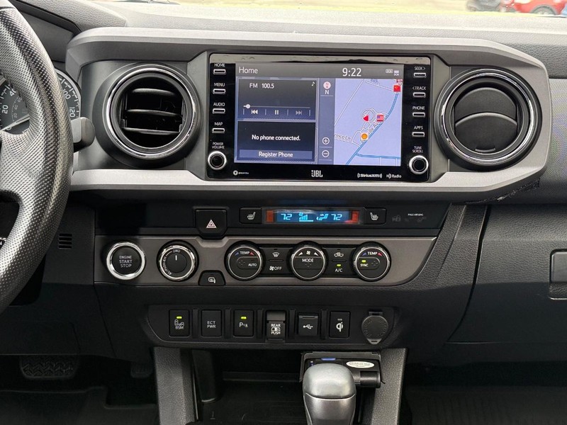 Toyota Tacoma 4WD Vehicle Full-screen Gallery Image 11