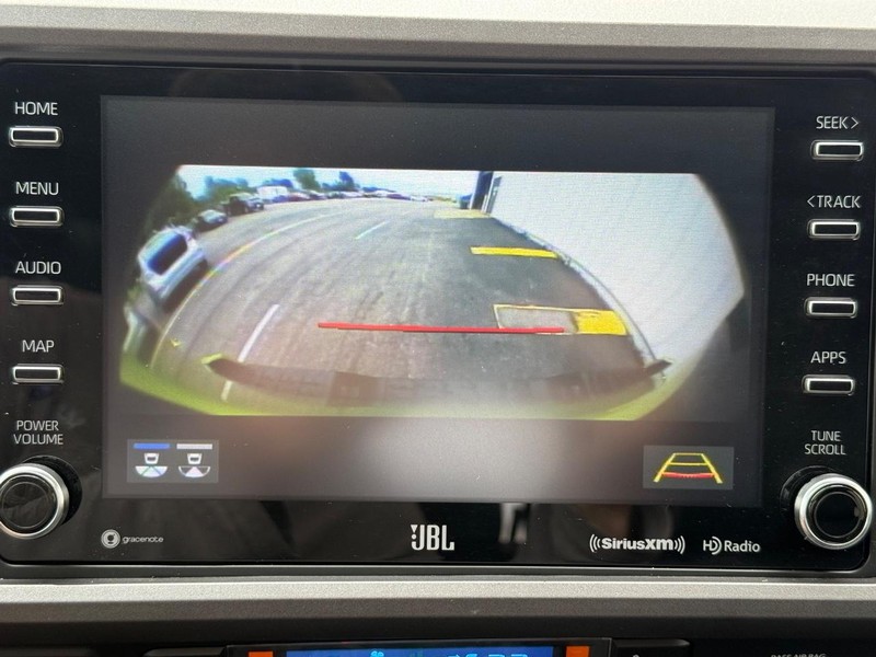 Toyota Tacoma 4WD Vehicle Full-screen Gallery Image 19