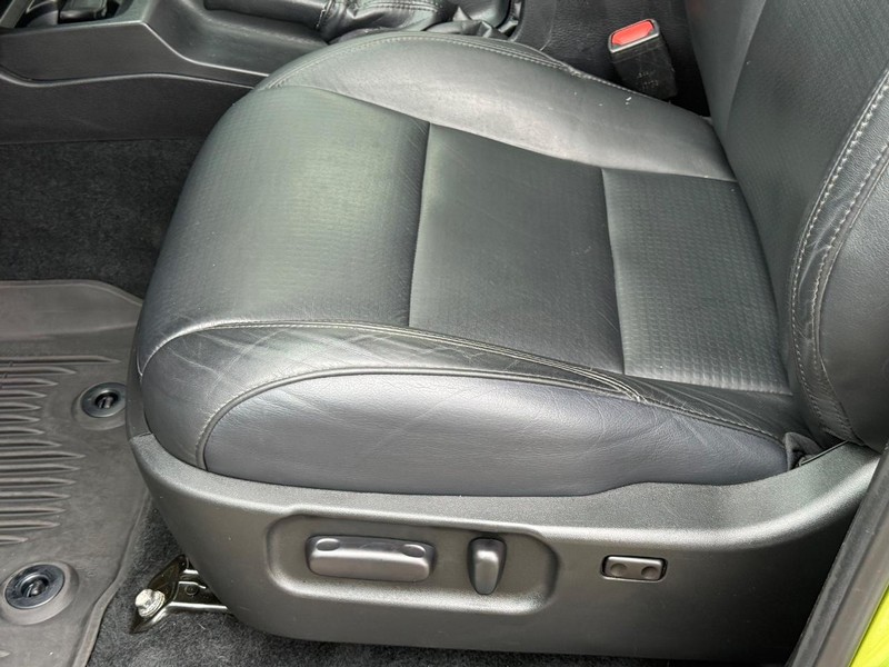Toyota Tacoma 4WD Vehicle Full-screen Gallery Image 22