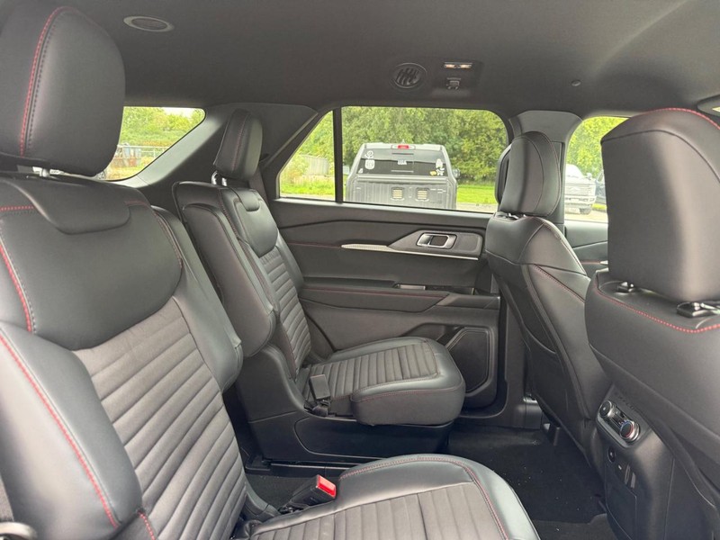 Ford Explorer Vehicle Full-screen Gallery Image 5